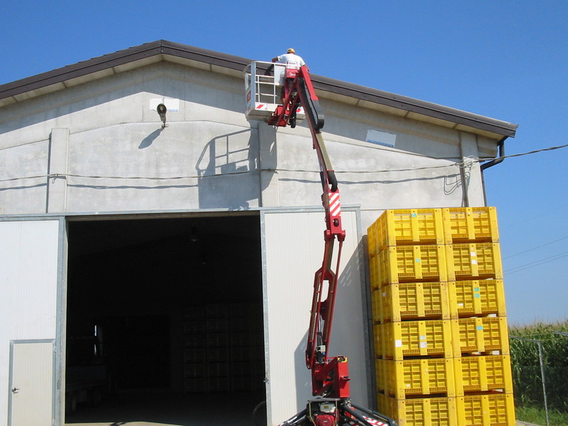 Frison edilizia noleggio piattaforme aeree lavaggio pannelli solari Sossano Vicenza Veneto 010